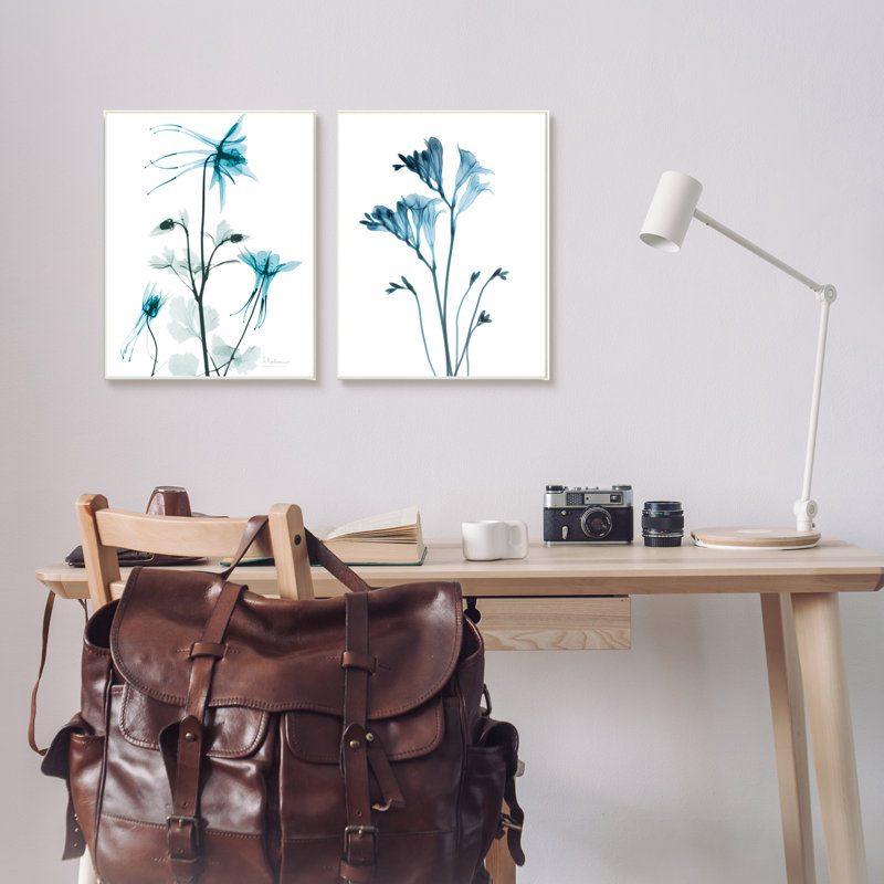 «Beautiful Minimalist Blue Flower Plant Stem» par Albert Koetsier - ensemble de 2 peintures, H 19 po x l 13 po x P 0,5 po