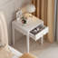 Tables de chevet blanches avec tiroir, tables de chevet modernes avec détail festonné, tables d'appoint compactes pour chambre, salon et petits espaces (Une seule table de chevet !!!)