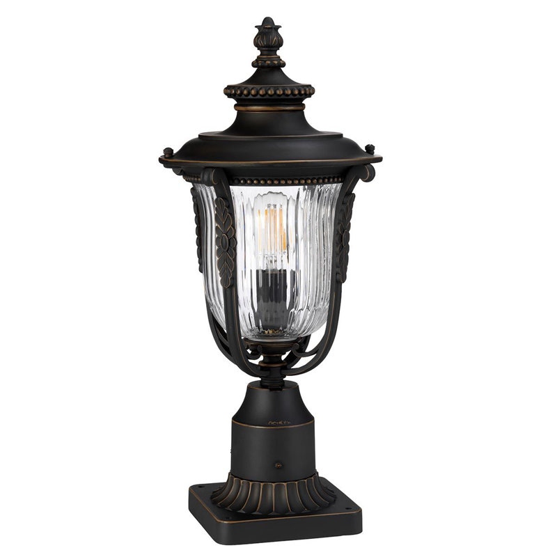 Uxbridge Pier Mount Light