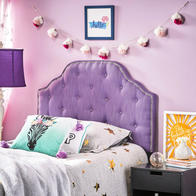 Tête de lit simple mauve avec capitonnage élégant et bordure cloutée sophistiquée