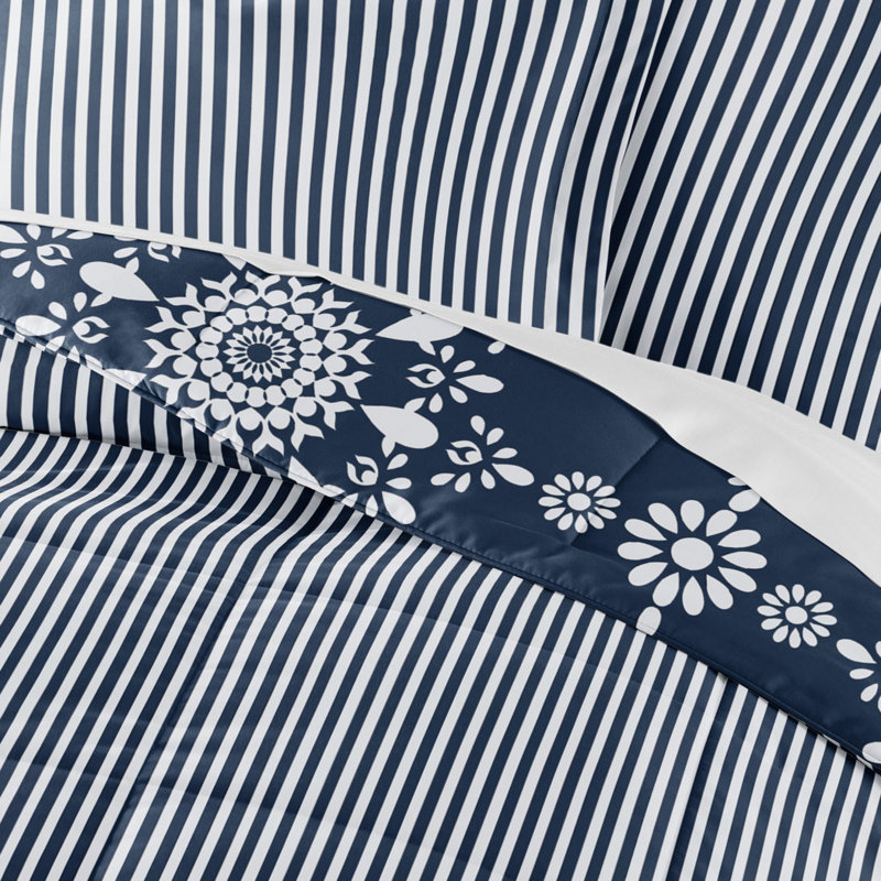 Daisy Medallion Reversible Down-Alternative Comforter, Twin, Navy