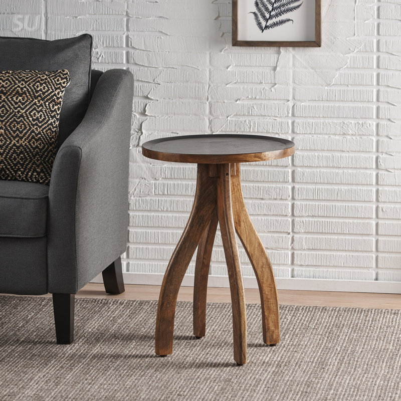 Table de bout en bois de manguier Boho avec plateau à lèvres, parfaite pour ajouter de l'élégance et du style à tout espace de vie