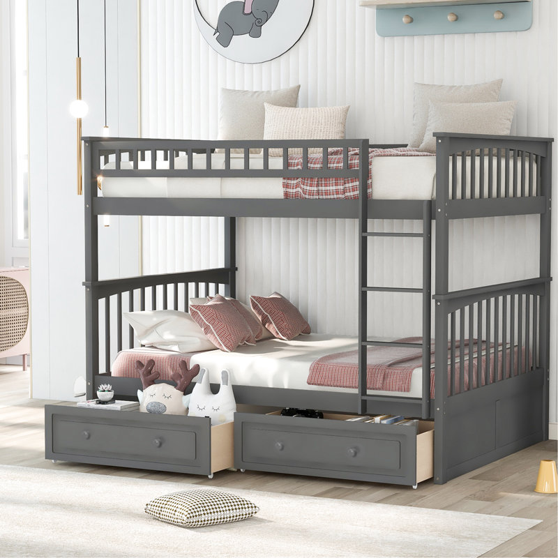 Lit superposé double pleine grandeur avec tiroirs, configuration polyvalente, cadre en bois au-dessus des tiroirs dans une chambre convertible