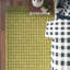 Tapis vert en laine tissé à la main et à plat-449278656