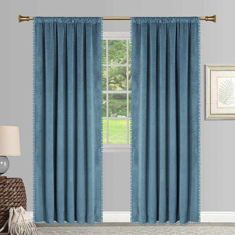 Rideaux en velours filtrant la lumière douce avec passe-tringle Pom Pom pour chambre et salon, Gris foncé, L 42 po x L 84 po