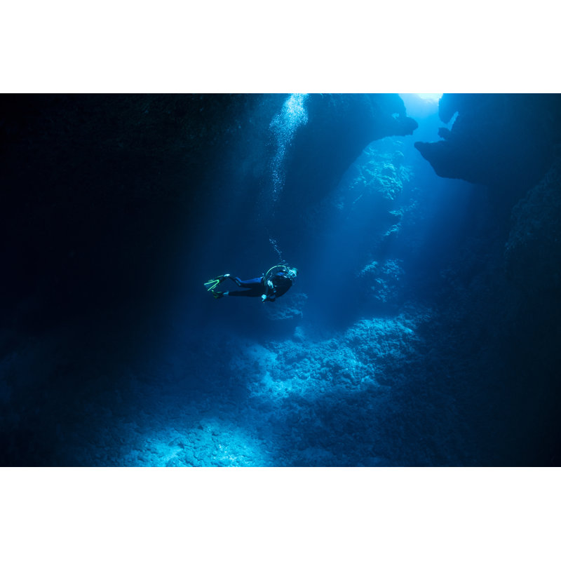 Diver inside the blue holes 1327359987, 61cm H x 91cm W
