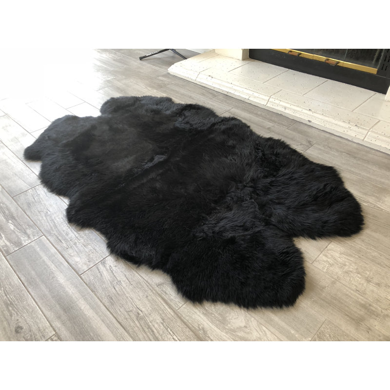 Tapis noir en peau de mouton Amaranta, Nouveauté 3 pi 6 po x 5 pi 6 po