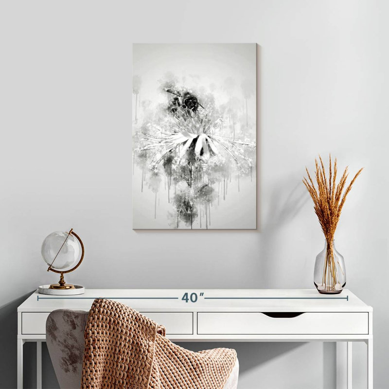 Ruche sur une fleur en noir et blanc, H 24 po x l 16 po