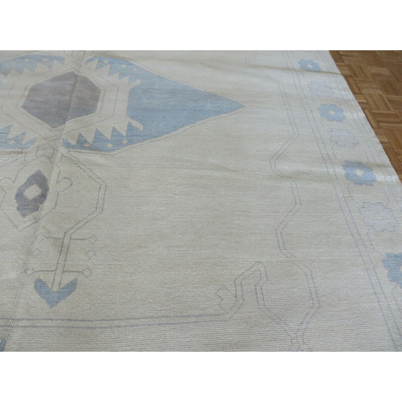 Tapis unique en ivoire 10 pi One-of-a-Kind