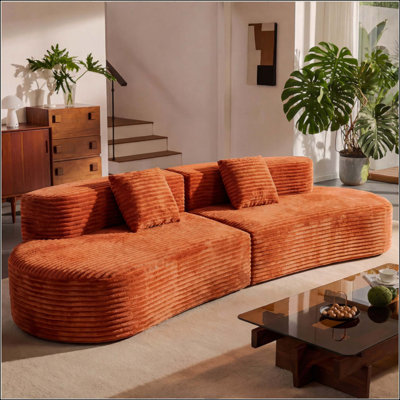 Le canapé incurvé combiné avec un motif de nuage moderne, fabriqué sans cadre à l'aide de la technologie de compression, est livré avec deux coussins et est idéal pour les salons ou les bureaux.