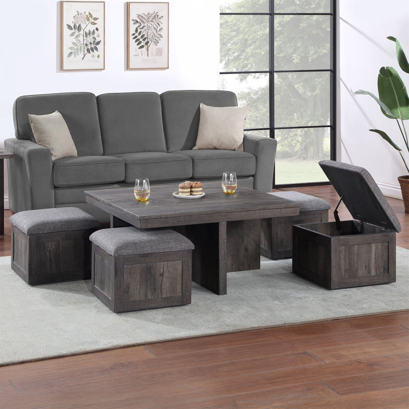 Table basse rustique en bois avec rangement et tabourets gigognes rembourrés, parfait pour les espaces de vie compacts