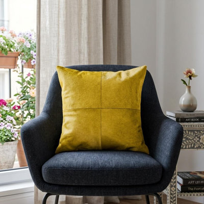 Coussin 18 "en peau de vache jaune