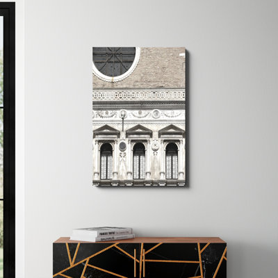 «Venetian Facade Photos I» par Sharon Chandler - photographie sur toile tendue