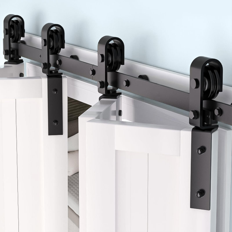 Ensemble de quincaillerie robuste pour porte de grange coulissante pliante de 183 cm (72 po) pour deux portes. Système de rails silencieux et fluides. Convient à deux panneaux de porte pliante de 30,5 cm (12 po). Portes non incluses.