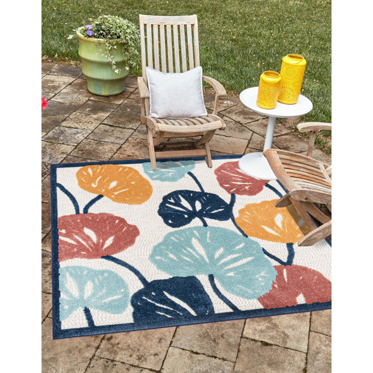 Mashpee Floral Indoor / Outdoor Rug