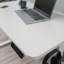 Bureau rectangulaire avec ports USB intégrés de type A et C
