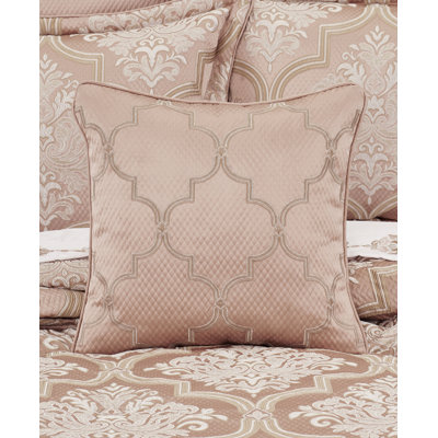Coussin décoratif rose 18 po