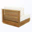 Chaise longue d'extérieur en bois avec coussins