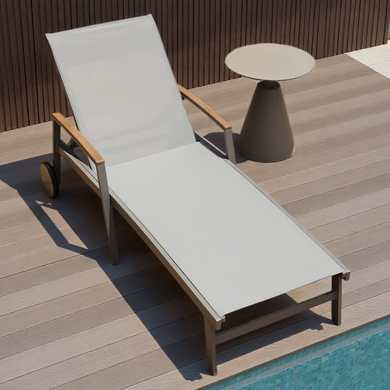 Chaise longue pour l'extérieur, Gris