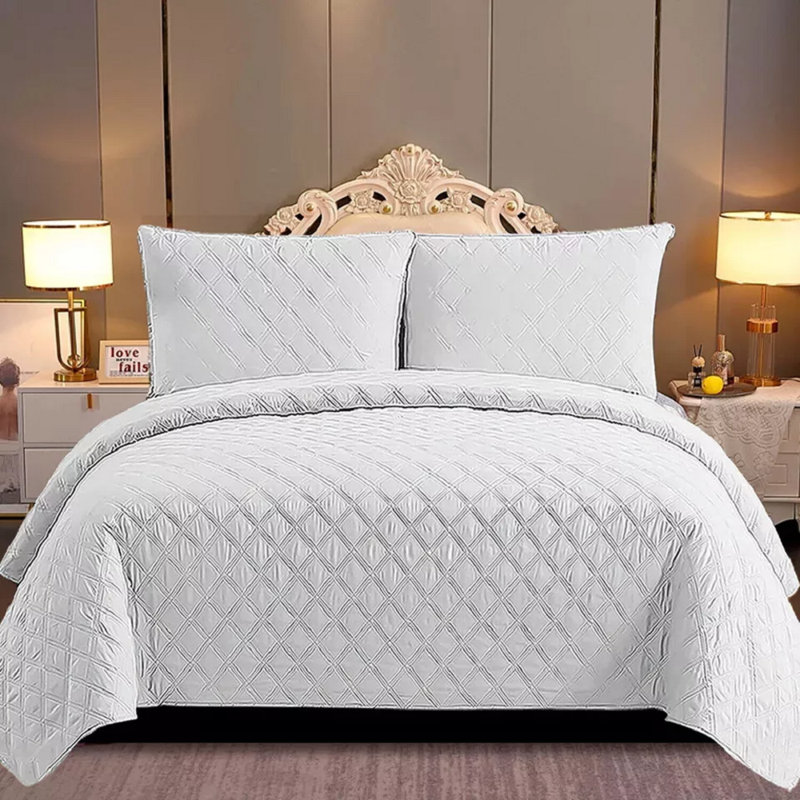 Elegant Comfort Inspiration Embossed Lightweight Bedspread Set – Soft Textured Polyester Coverlet with Pillow Shams, White
