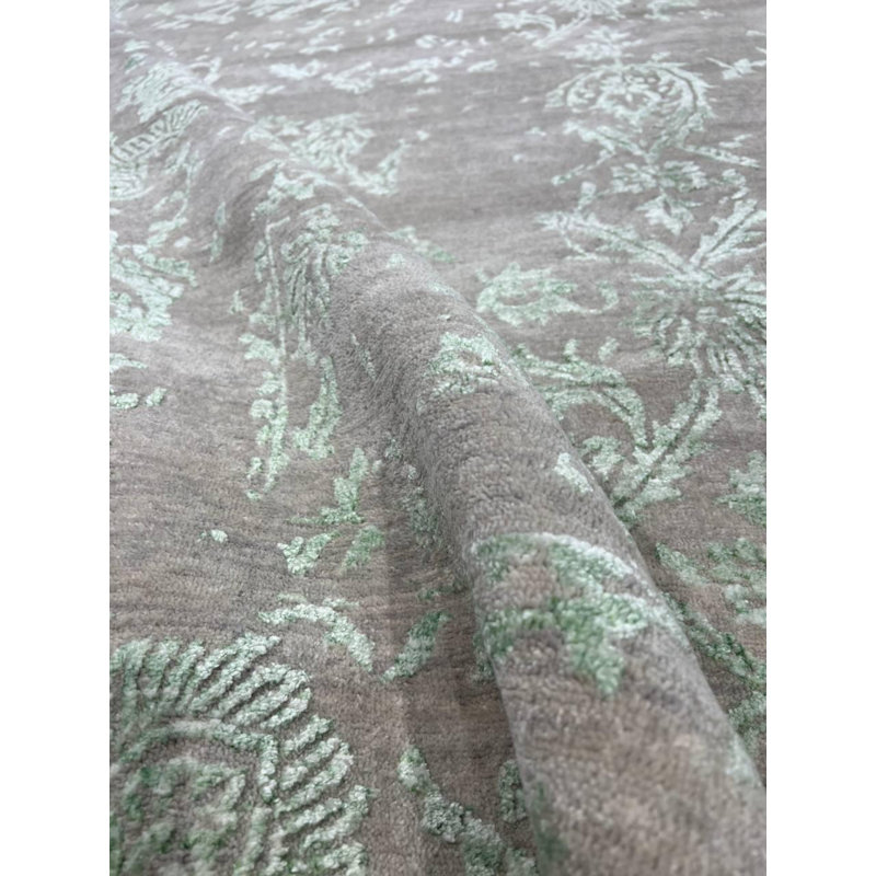 Floral Area Rug in Gray