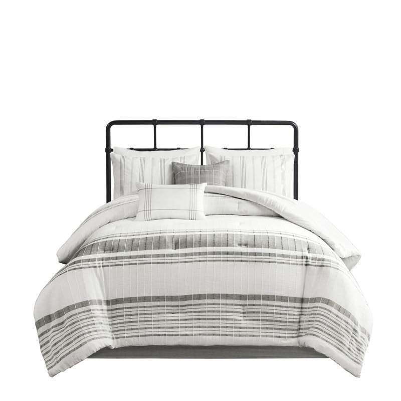 6 édredon double en coton. Rayures grises sur fond blanc. Surdimensionné et trop rembourré. . Comprend les coussins décoratifs de jupe de lit. Lavable à la machine. Base blanche à rayures. Jupe, taies décoratives lavables.