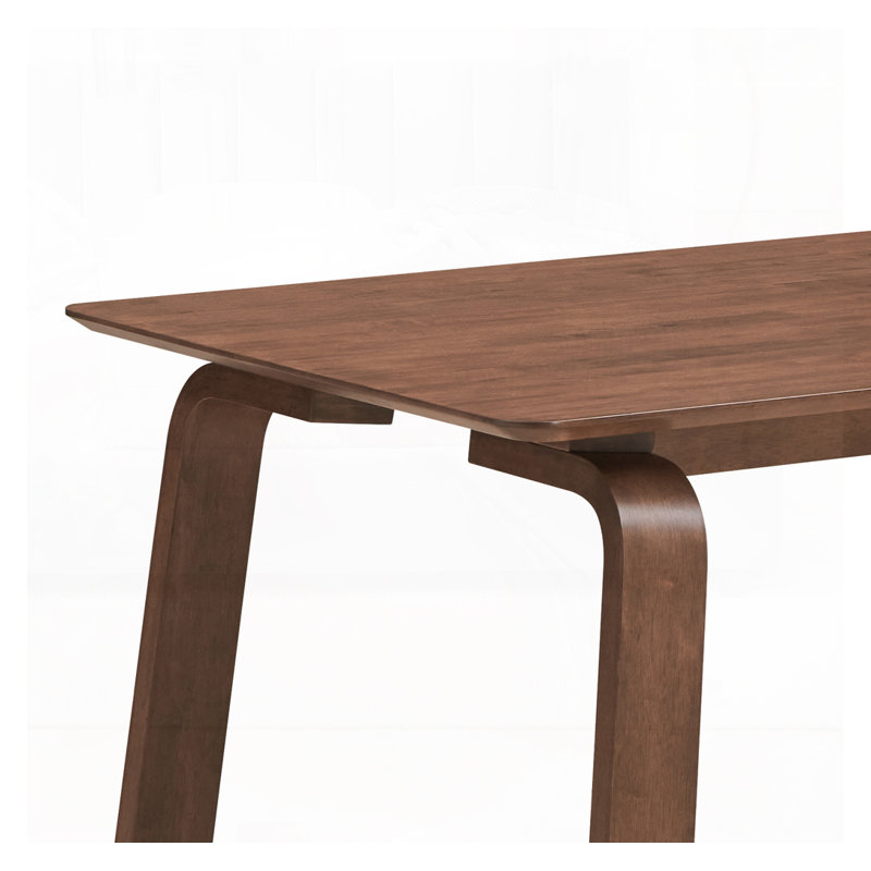 Table de salle à manger à finition noyer