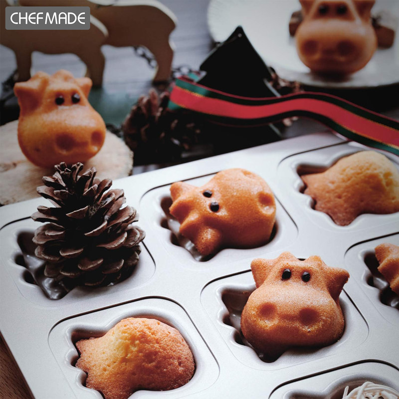 Champagne Gold Non-Stick 12-Cavity Cow Muffin Pan