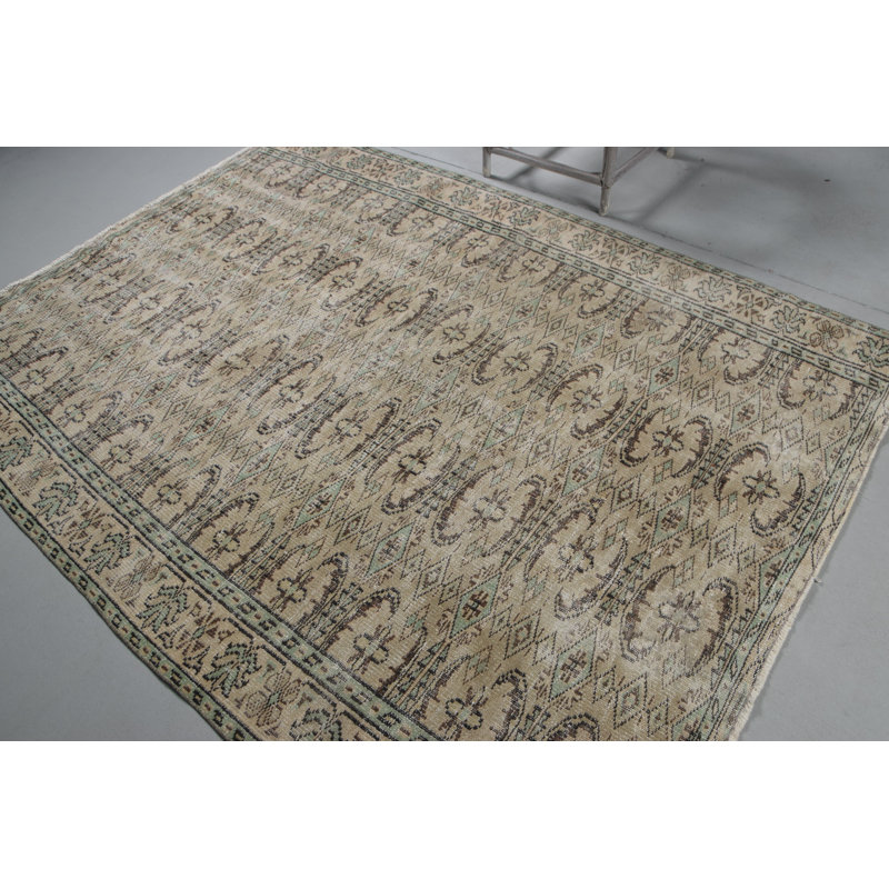 Tapis turc rétro avec motifs géométriques complexes dans des tons neutres pour la décoration de plancher