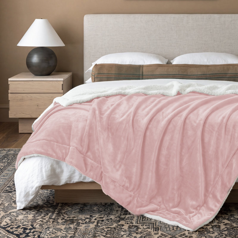 Bedsure GentleSoft™ Sherpa Throw Blanket – Thick All-Season Warm Bed Blanket – Pink – Ideal Gift for College Students, Pink