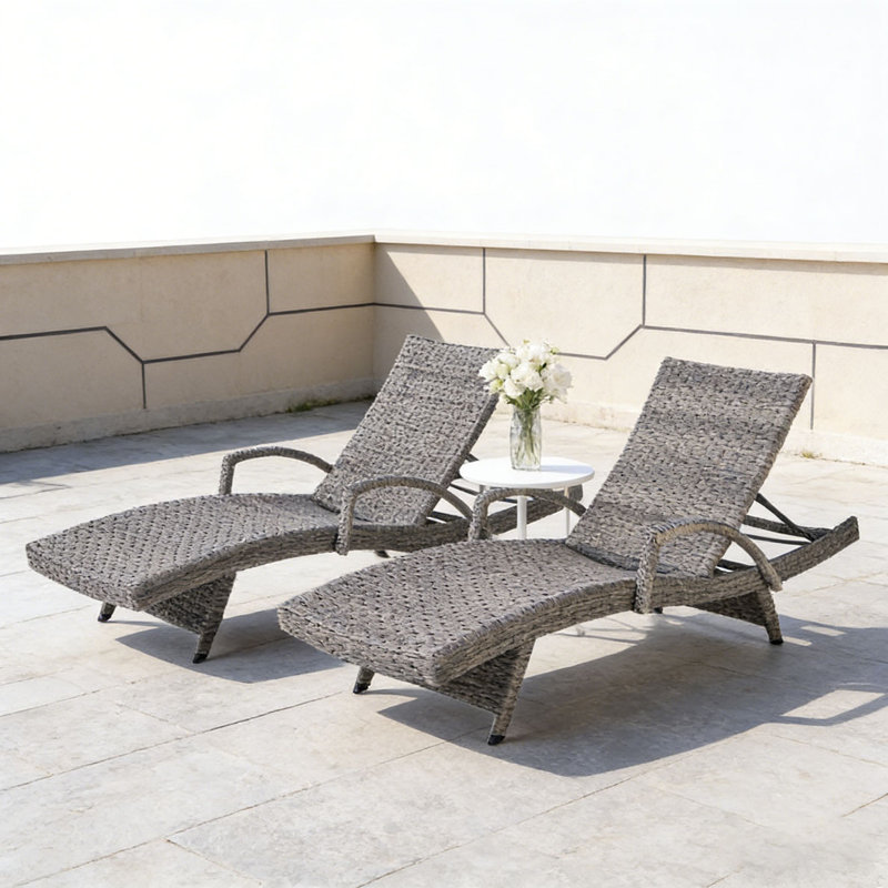 WICKER CHAISE LOUNGE