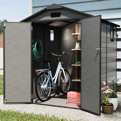 Remise à outils extérieure en résine 6 pi x 6 pi avec portes verrouillables, fenêtre et plancher, gris foncé, spacieuse pour bicyclettes pour équipement de pelouse, protection contre les intempéries renforcée de métal, ventilation d'air