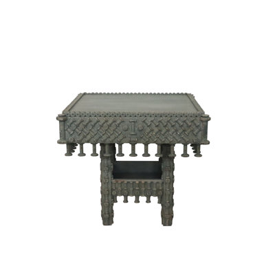 Table carrée de reproduction rétro en bois sculpté