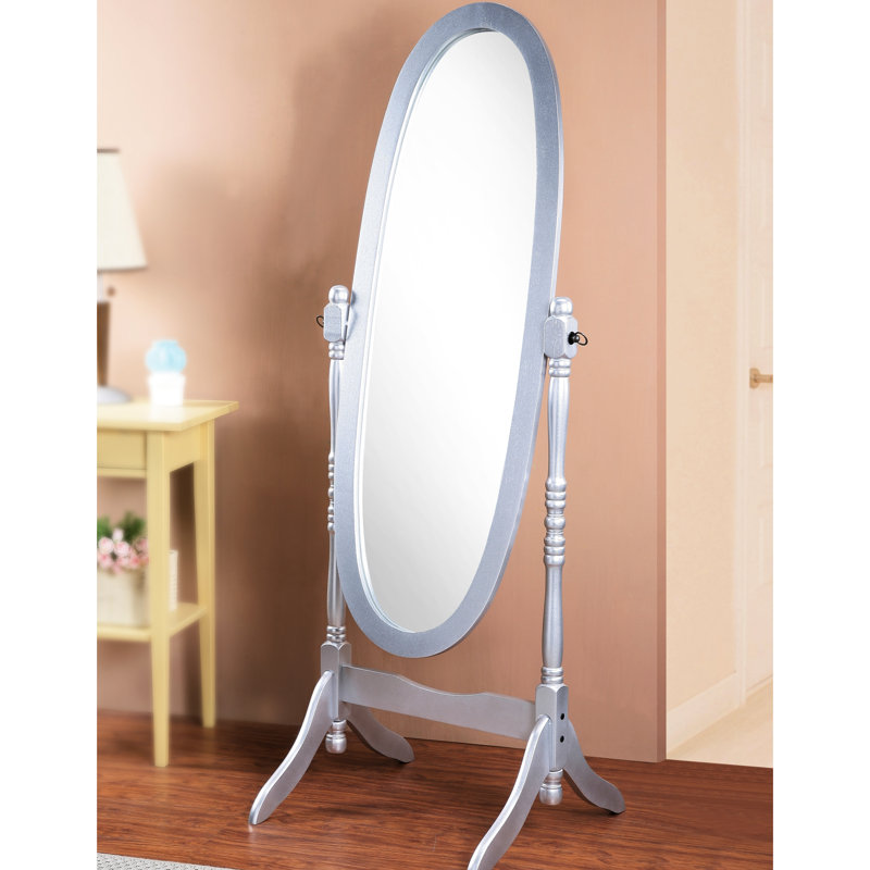 Miroir exotique de style traditionnel royal avec une finition argentée particulière.