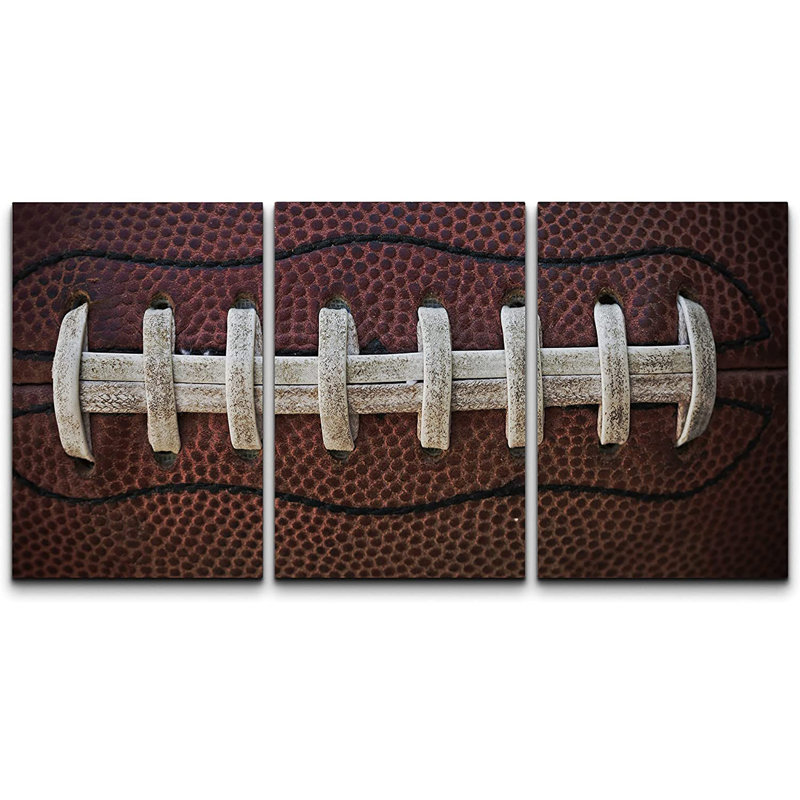 Gros plan sur les lacets de football américain - impression multi-pièces, H 24 po x l 48 po x 1,5 po, Wrapped Canvas