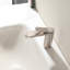 Robinet de lavabo de salle de bain à poignée simple à un trou-128543504