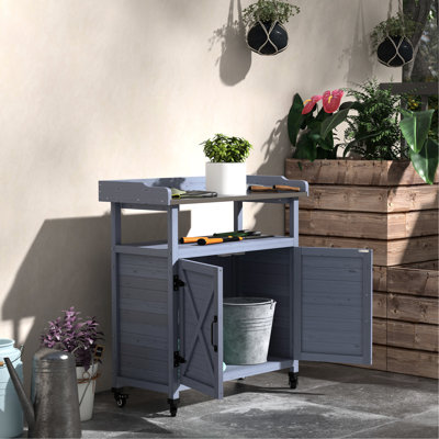Banc de rempotage extérieur gris. Bois avec compartiment de rangement. Surface de travail en aluminium. Roues en caoutchouc pour un mouvement pratique. Rouille. Pour le jardinage des fruits. Rangement pour banc l 32,81 po x P 16 po x H 37,5 po.