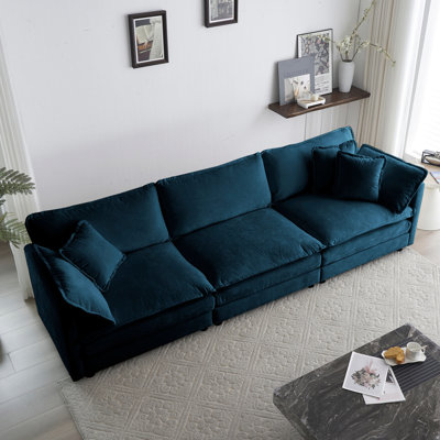Salon 3, revêtement en chenille bleue avec canapé de style Mid-Century moderne, offrant une expérience confortable