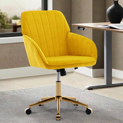 Chaise de bureau jaune vif avec un coin salon spacieux et une base dorée pour des connexions renforcées en velours, base dorée, coussin