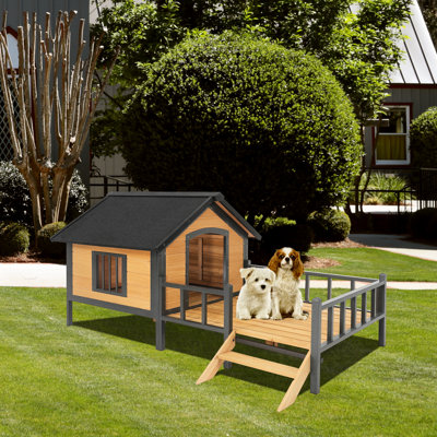 Pavillon de style chalet avec toit en métal et bois