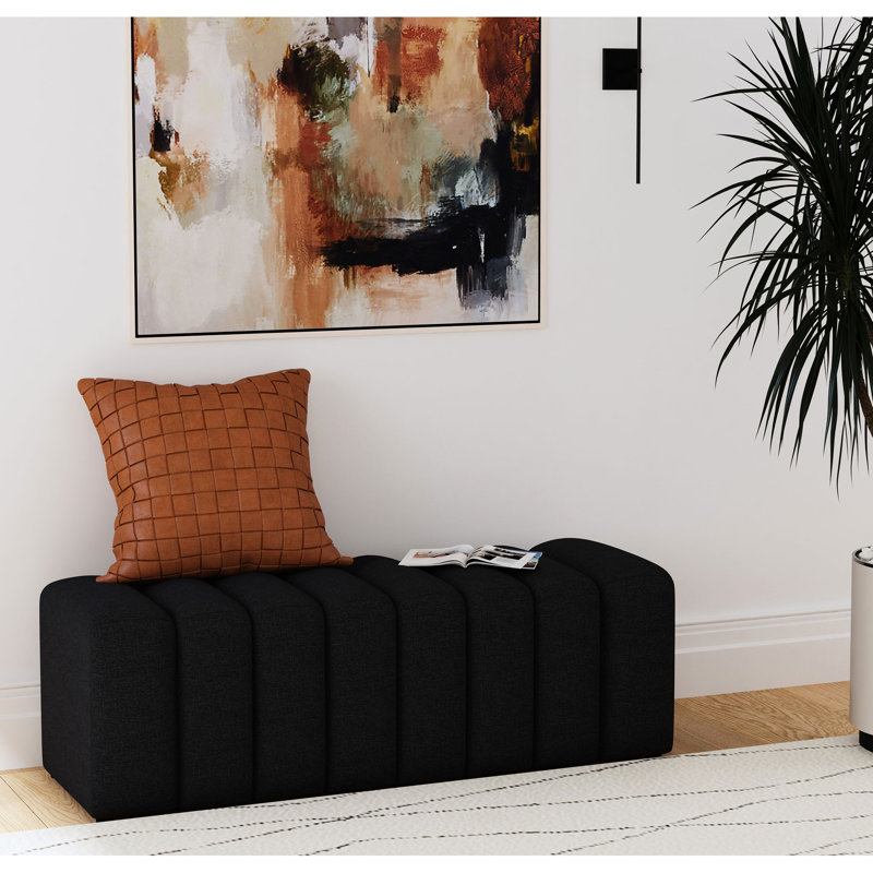 Banc sans dossier à la silhouette ondulée, couleur anthracite, pour une décoration de chambre sophistiquée, profondeur 54,73 cm, largeur 20,17 cm, hauteur 18,26 cm, poids 45,08 lb, avec revêtement texturé et petits pieds ronds.