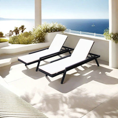 Chaise longue réglable en rotin pour l'extérieur
