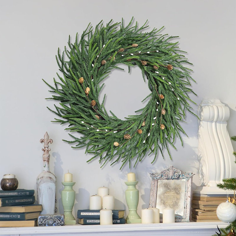 Couronne de Noël - Vert et blanc - Couronne de pin et de cyprès réaliste avec baies blanches et pommes de pin pour porte d'entrée, mur, fenêtre ou porche