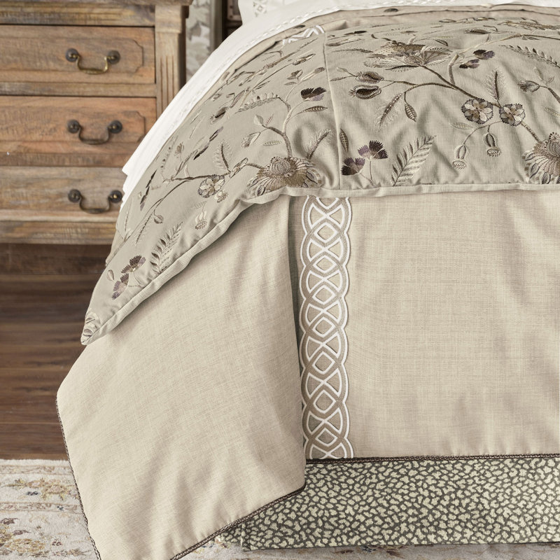 Rosecliff Floral Bed Runner, King