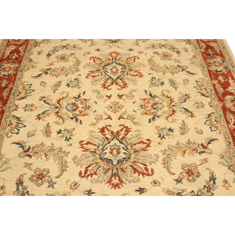 Tapis en laine rouge et beige à motif floral rectangulaire de 5 pi 6 po x 7 pi 11 po fabriqué à la main et noué à la main Baccio