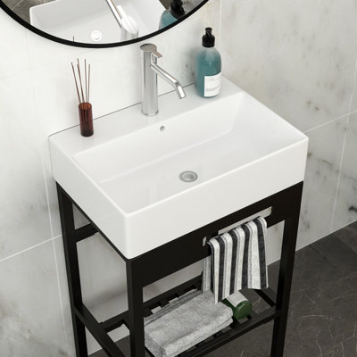 Lavabo de salle de bain console en céramique 24 po x 17,21 po avec trop-plein et pieds noirs - surface hygiénique, pieds en acier inoxydable stables, application intérieure / extérieure à faible absorption d'eau, soutien, installation simple
