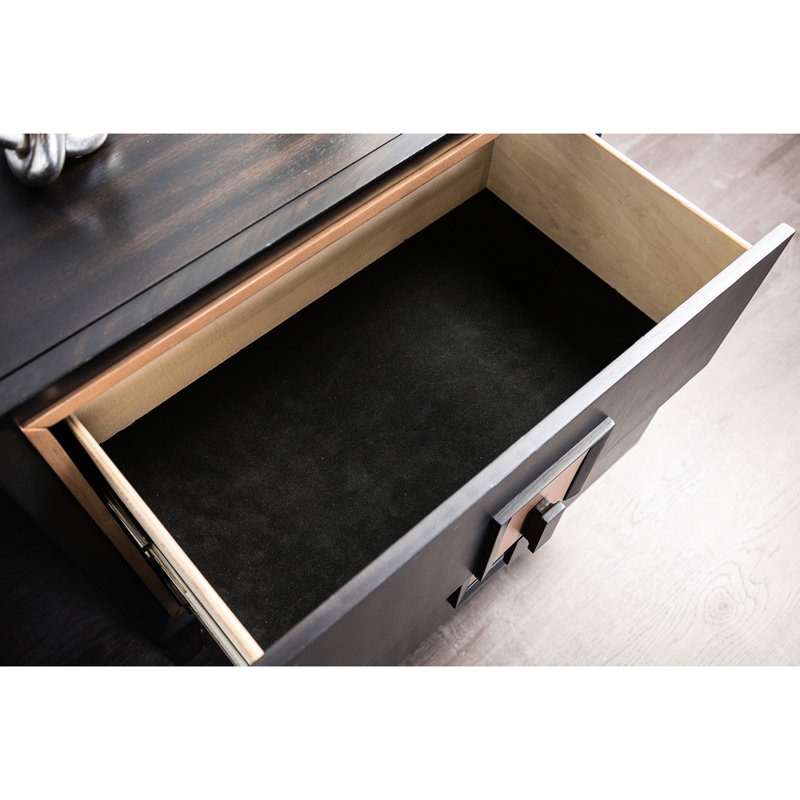Table de chevet transitionnelle avec 3 tiroirs, accents dorés, joints anglais, tiroir supérieur doublé de feutre, glissière de tiroir d'extension, poignée en bois, l 27 po, P 17 po, H 26,5 po, détails décoratifs pour la chambre à coucher, joint, poignée