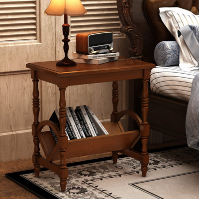 Table d'appoint en bois classique avec porte-revues, pieds en bois d'hévéa et finition en placage de bouleau