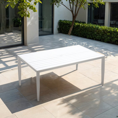 Table de salle à manger d'extérieur rectangulaire en aluminium à deux tons 40 po x 70 po avec pieds fuselés et trou pour parasol