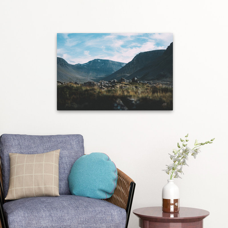 Randonnée contemporaine et moderne en Islande, H 24 po x l 16 po